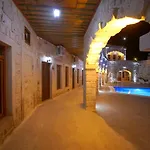 Cave 酒店