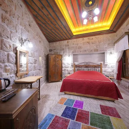 Cave Hotel *